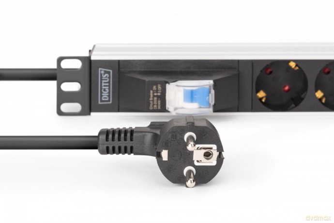 Listwa zasilająca PDU Rack 19" z wyłącznikiem nadprądowym Typ C 16A, 7 gniazd Schuko CEE 7/3 (45°), kabel 1,8m wtyk Unischuko CEE 7/7, 16A, aluminiowa