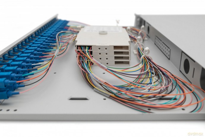 Przełącznica światłowodowa/panel krosowy z wyposażeniem 19 cali 1U, 24x SC duplex, OS2, pigtaile, adaptery, tacki, wysuwany, Szary