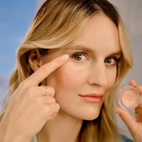 Under Eye Brightener Instant Awake (Under Eye Brightener) 4.2 g - Shade: 010 Light Rose