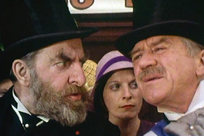 Clochemerle - Die komplette 9-teilige Kult BBC Sitcom-Serie nach dem Roman von Gabriel Chevalliers [DVD]