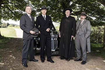 Father Brown - Die kompletten Staffeln 1-8. LTD. - Limitierte Collector's Edition mit Notizbuch [DVD]