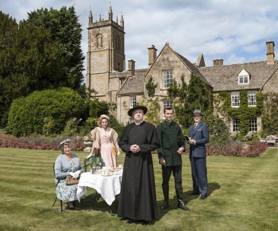 Father Brown - Die kompletten Staffeln 1-8. LTD. - Limitierte Collector's Edition mit Notizbuch [DVD]