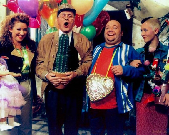 Lukas - Die deutsche Kult-Sitcom mit Dirk Bach erstmals in einer exklusiven Box! Das Serien Meisterwerk mit allen 64 Folgen - Herzerwärmende Comedy und Familienchaos! [DVD]