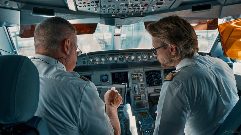 PilotsEYE.tv | MAURITIUS | Condor A330neo | 'From Purser to Pilot' [DVD]