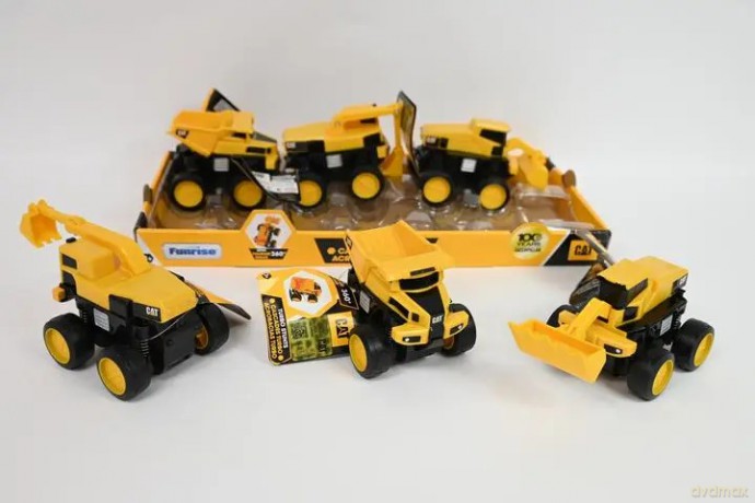 CAT mini pojazd budowlany z łyżką 83453 83452