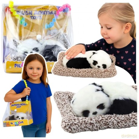 Śpiąca panda na poduszce