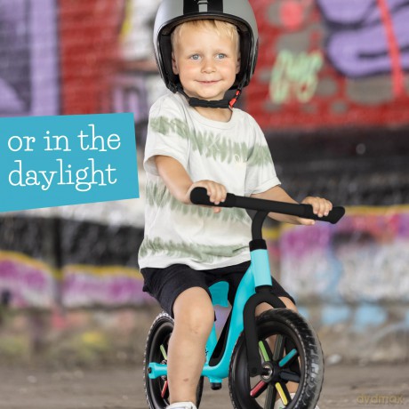 Chillafish - GLOW 10 Lightweight Balance Bike with Light Up Wheels - Sky, 1.5-4 Years (CPCH02SKY)