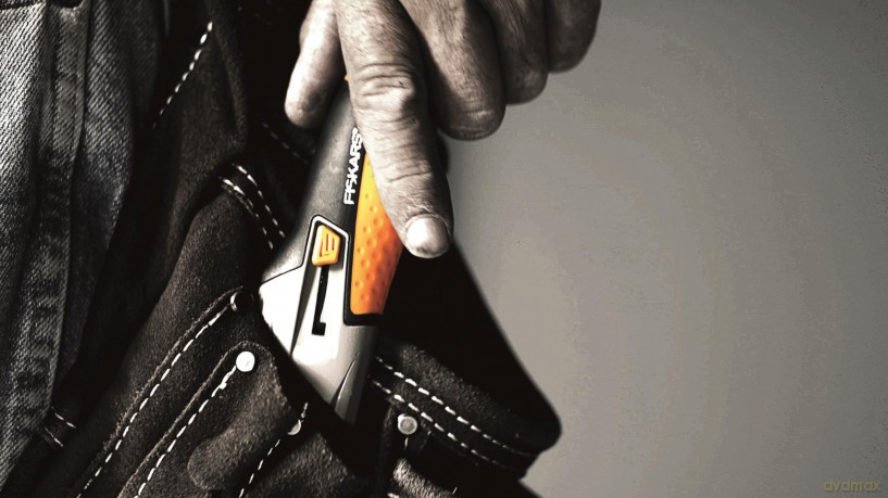 Fiskars - CarbonMax Retractable Utility Knife