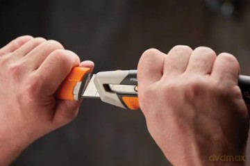 Fiskars - CarbonMax snap off knife - 25 mm