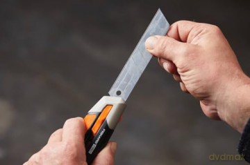 Fiskars - CarbonMax snap off knife - 25 mm