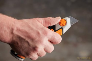 Fiskars - CarbonMax snap off knife - 25 mm