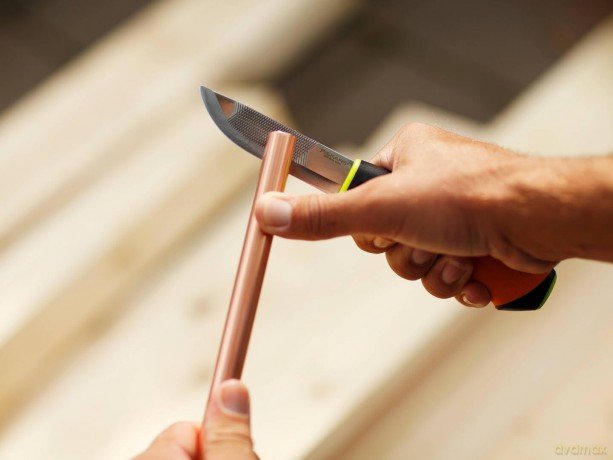Fiskars - Heavy Duty Knife with Sharpener