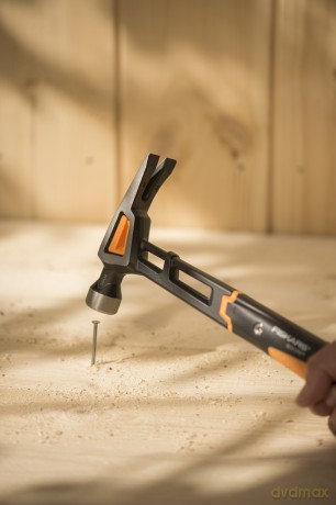 Fiskars - IsoCore Finishing Hammer - M - 16oz/13.5 inches