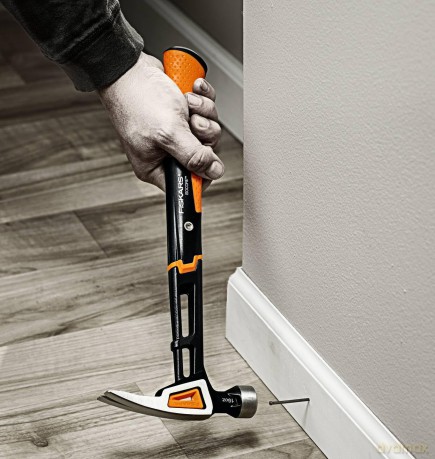Fiskars - IsoCore Finishing Hammer - M - 16oz/13.5 inches