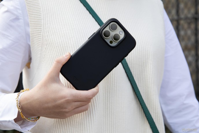 Tech21 - Evo Lite iPhone 15 Pro Max Black