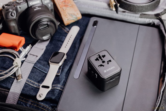 Verbatim - Universal Travel Adapter UTA-01 with 2xUSB Charger