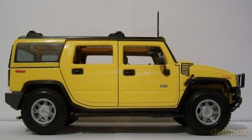 MAISTO Hummer H2 SUV NIB 2002 (yellow) [ZABAWKA]