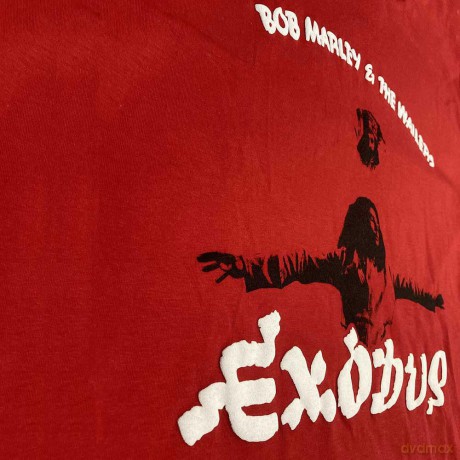 Bob Marley: Unisex T-Shirt: Exodus Arms Outstretched (Red) (Hi-Build) (Medium)