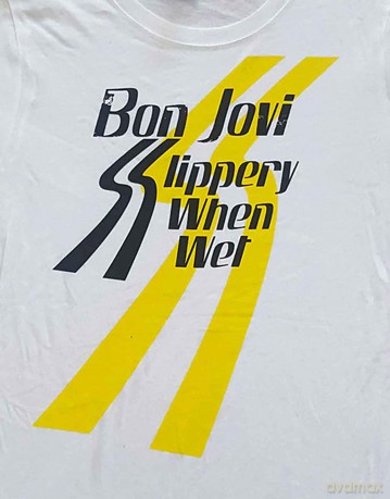 Bon Jovi: Unisex T-Shirt: Slippery When Wet (White) (Large)