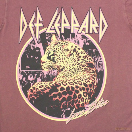 Def Leppard: Unisex Stone Wash T-Shirt: Love Bites (Kashmir Red) (Medium)