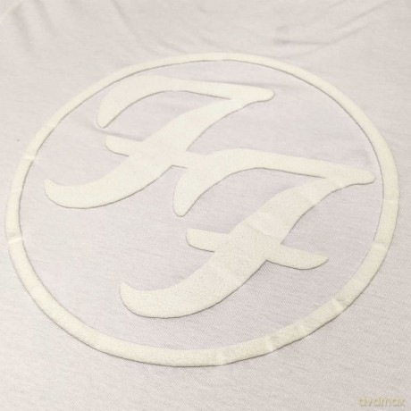 Foo Fighters: Unisex T-Shirt: FF Logo (White) (Hi-Build White-On-White) (Large)