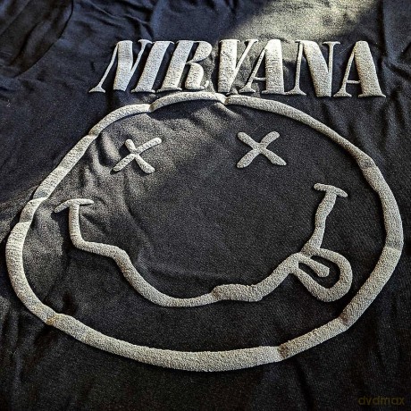 Nirvana: Unisex T-Shirt: Black Happy Face (Black) (Hi-Build) (Small)