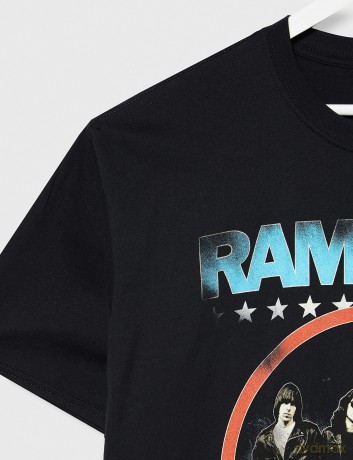 Ramones: Unisex T-Shirt: Circle Photo (Black) (Large)