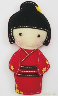 Kimi Lalka Japonka Czerwona Filcowe Robótki [ZABAWKA]