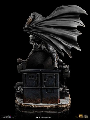 Zack Snyder's Justice League Deluxe Art Scale Statue 1/10 Batman on Batsignal 28 cm
