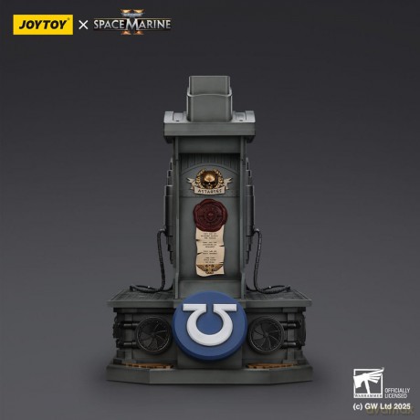 Warhammer 40,000: Space Marine 2 Replica Ultramarines Lieutenant Titus helmet with Display Stand 44 cm