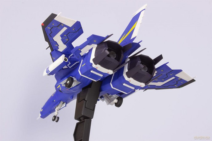 Raiden V Director´s Cut Plastic Model Kit 1/100 FT-00004A Azuma 2P Color Ver. 18 cm