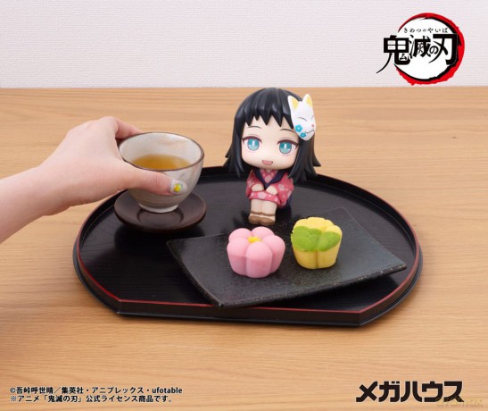 Demon Slayer Kimetsu no Yaiba Look Up PVC Statue Makomo 11 cm