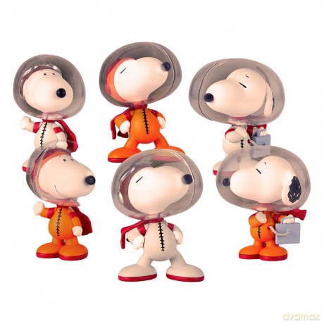 Peanuts Figures Worlds Beyond Snoopy Capsule Display (6)