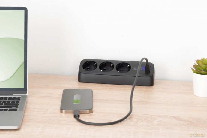 Listwa zasilająca biurkowa, 3 gniazda Schuko, 2x USB-A (2x 12W), 1x USB-C (30W) z zaciskiem na blat, kabel 1,5m, czarna