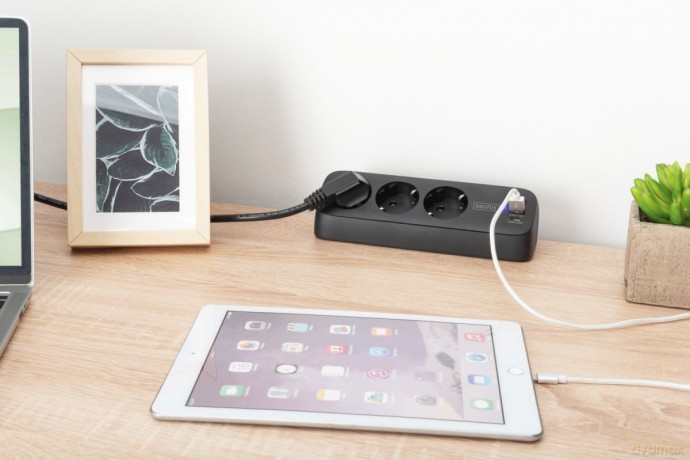 Listwa zasilająca biurkowa, 3 gniazda Schuko, 2x USB-A (2x 12W), 1x USB-C (30W) z zaciskiem na blat, kabel 1,5m, czarna