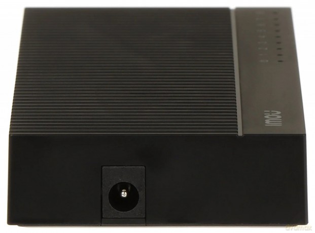 Switch niezarządzalny SG108C