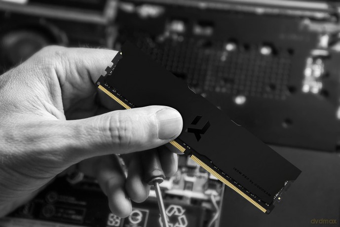 Moduł pamięci DDR4 IRDM PRO 8/3600 (1x8GB) 18-22-22 Deep Black