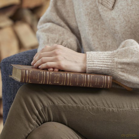 1611 KJV with Apocrypha, Brown Leathersoft: Holy Bible - Thomas Nelson [KSIĄŻKA]