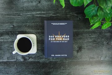 365 Prayers for the Dad at the End of His Day - Dr. Mark Pitts [KSIĄŻKA]