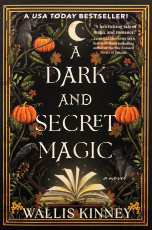 A Dark and Secret Magic: A Novel - Wallis Kinney [KSIĄŻKA]