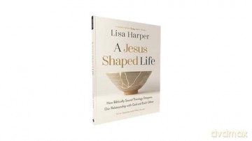 A Jesus-Shaped Life Bible Study Guide plus Streaming Video: How Biblically Sound Theology Deepens Our Relationship with God and Each Other (A Back Porch Theology Bible Study) - Lisa Harper [KSIĄŻKA]