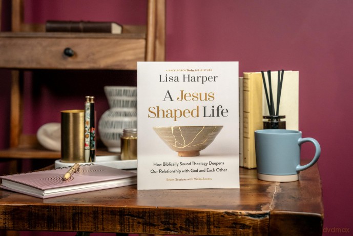 A Jesus-Shaped Life Bible Study Guide plus Streaming Video: How Biblically Sound Theology Deepens Our Relationship with God and Each Other (A Back Porch Theology Bible Study) - Lisa Harper [KSIĄŻKA]
