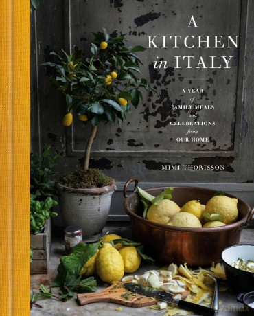 A Kitchen in Italy: A Year of Family Meals and Celebrations from Our Home - Mimi Thorisson [KSIĄŻKA]