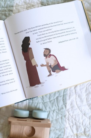 A Year of Bible Stories and Prayers: A Treasury of 96 Best-Loved Stories from God's Word - Joanne Simmons [KSIĄŻKA]