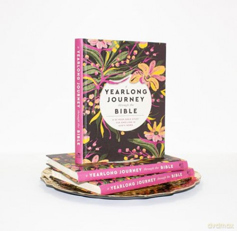 A Yearlong Journey Through the Bible: A 52-Week Bible Study for Dwelling in God's Word - Faith Words [KSIĄŻKA]