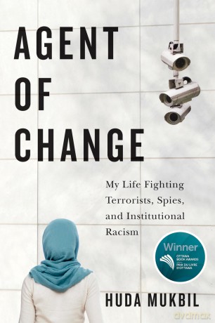 Agent of Change: My Life Fighting Terrorists, Spies, and Institutional Racism - Huda Mukbil [KSIĄŻKA]