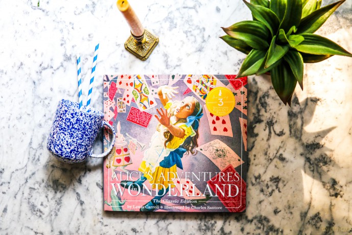 Alice's Adventures in Wonderland (Hardcover): The Classic Edition (Charles Santore Children's Classics) - Lewis Carroll [KSIĄŻKA]
