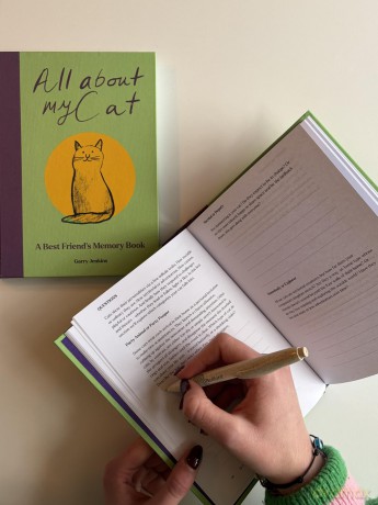All About My Cat (and Me): Keepsake and Memory Journal with Prompts - for Cat Owners to Capture Special Memories - Garry Jenkins [KSIĄŻKA]