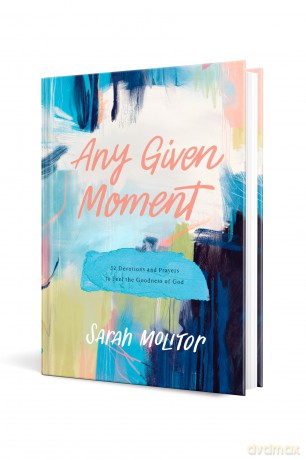 Any Given Moment: 52 Devotions and Prayers to Feel the Goodness of God - Sarah Molitor [KSIĄŻKA]