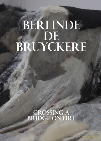 Berlinde De Bruyckere: Crossing a Bridge on Fire - Berlinde De Bruyckere [KSIĄŻKA]